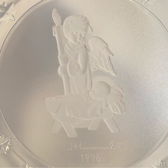 M. I. hummel crystal 1996 collectors angel & baby jesus plate avon products - Picture 5 of 14